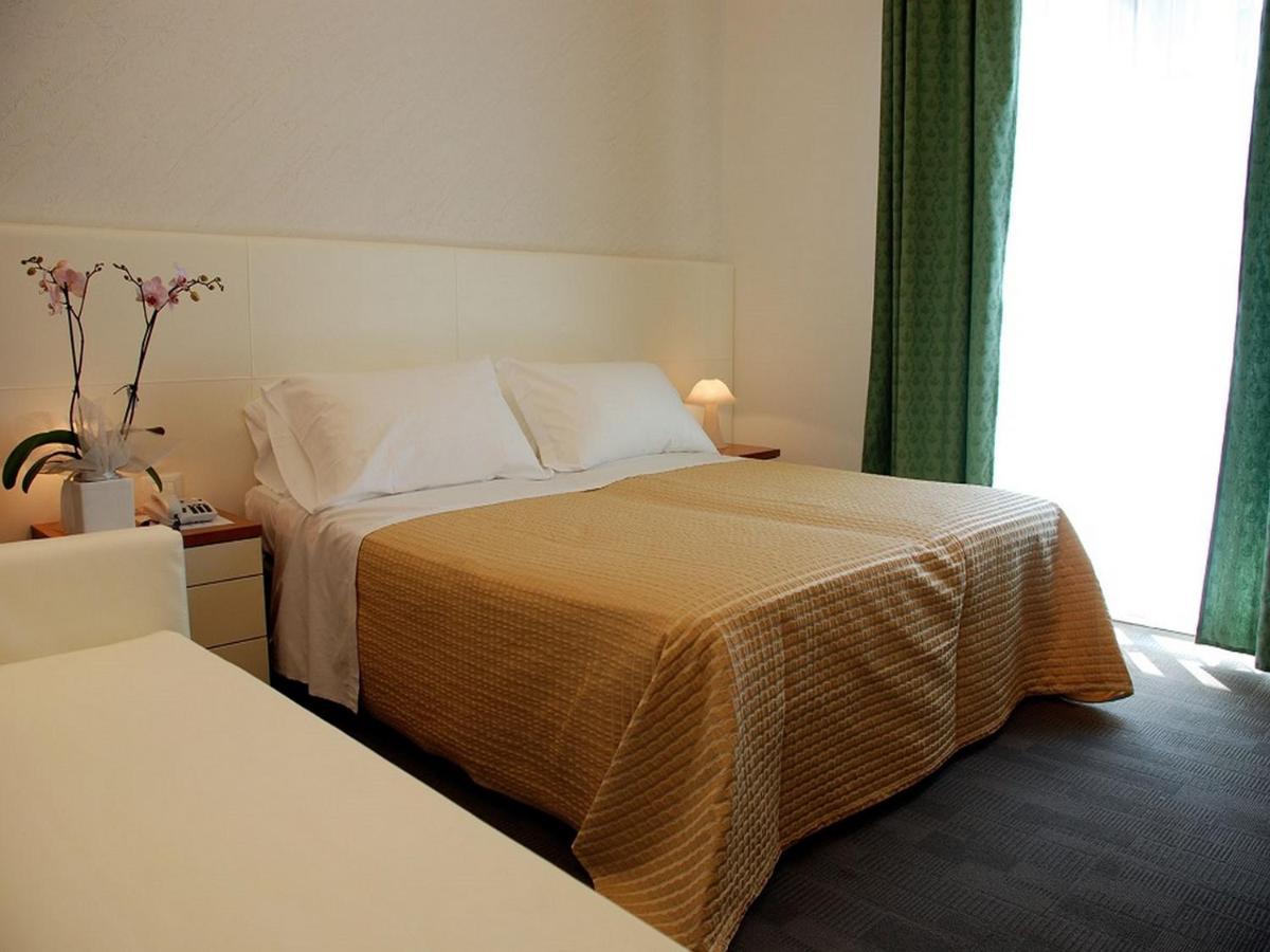 Hotel Sorriso Milano Marittima Bagian luar foto