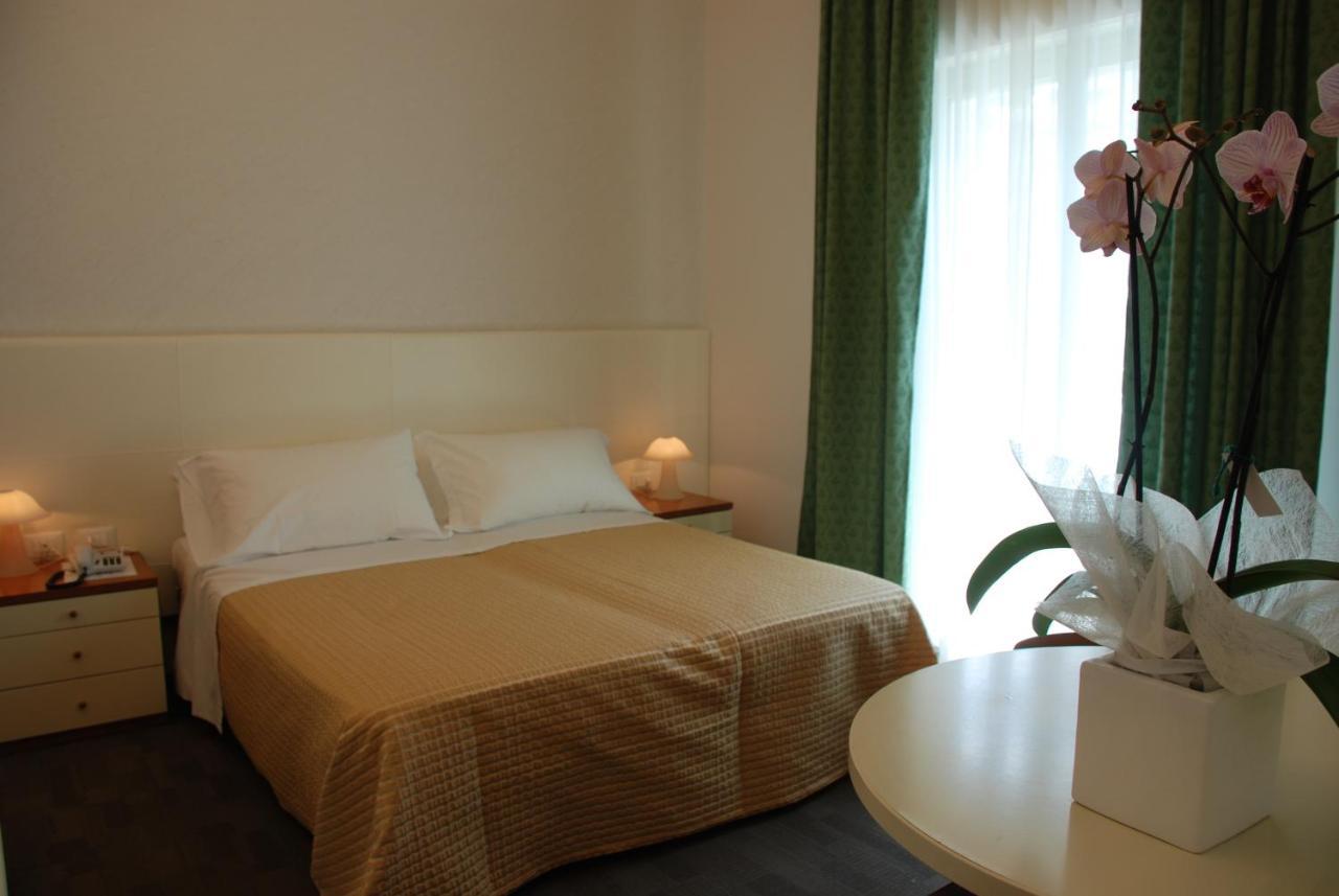 Hotel Sorriso Milano Marittima Bagian luar foto