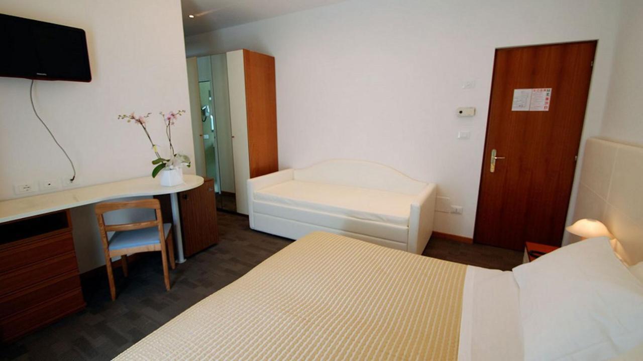 Hotel Sorriso Milano Marittima Bagian luar foto
