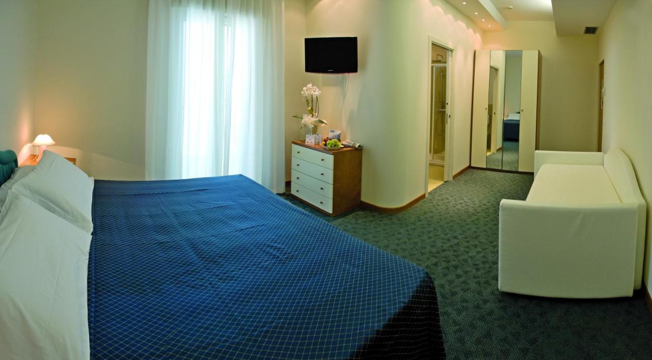 Hotel Sorriso Milano Marittima Bagian luar foto