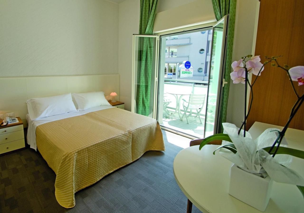Hotel Sorriso Milano Marittima Bagian luar foto