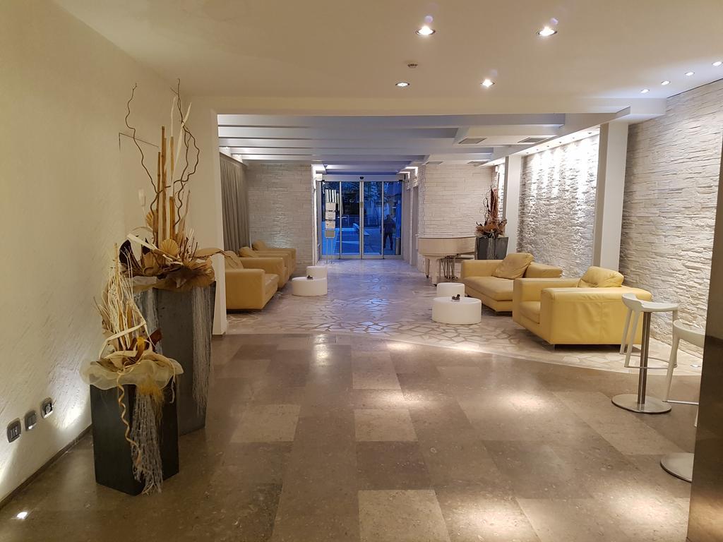 Hotel Sorriso Milano Marittima Bagian luar foto