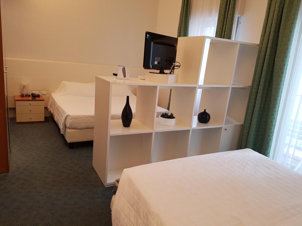Hotel Sorriso Milano Marittima Bagian luar foto