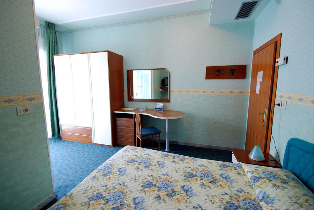 Hotel Sorriso Milano Marittima Bagian luar foto
