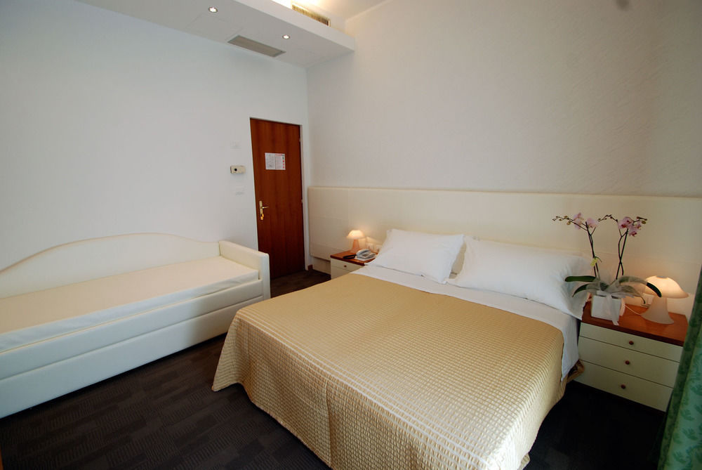 Hotel Sorriso Milano Marittima Bagian luar foto