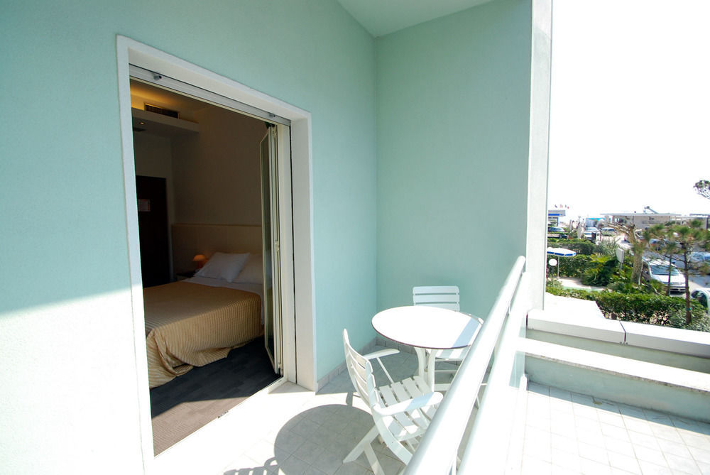 Hotel Sorriso Milano Marittima Bagian luar foto